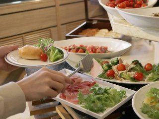 【周辺環境良好×未経験歓迎】接客が好きな方大募集！