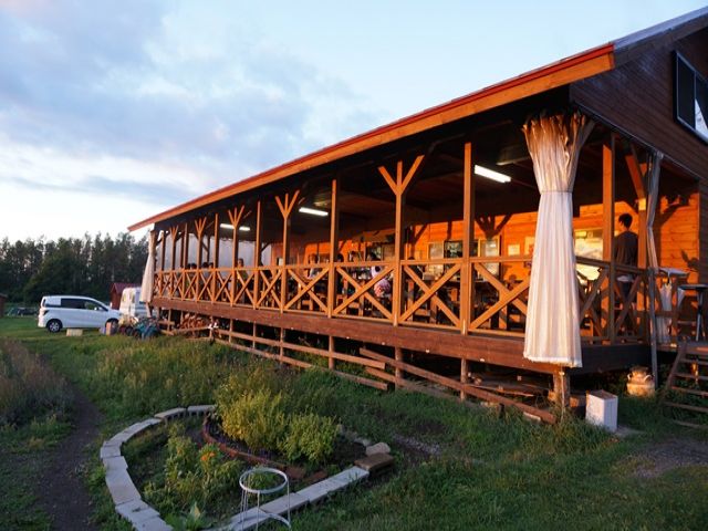 テラス席からのロケーションが素敵な職場♪