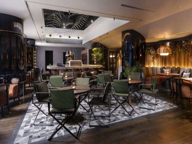 ビジネス街に位置するため、サラリーマンも訪れるレストラン♪