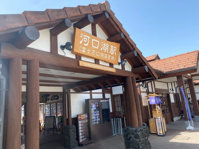 河口湖は海外観光客も多く賑わっています♪