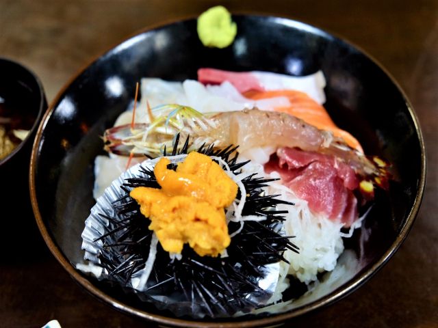 海鮮丼もお試しあれっ！