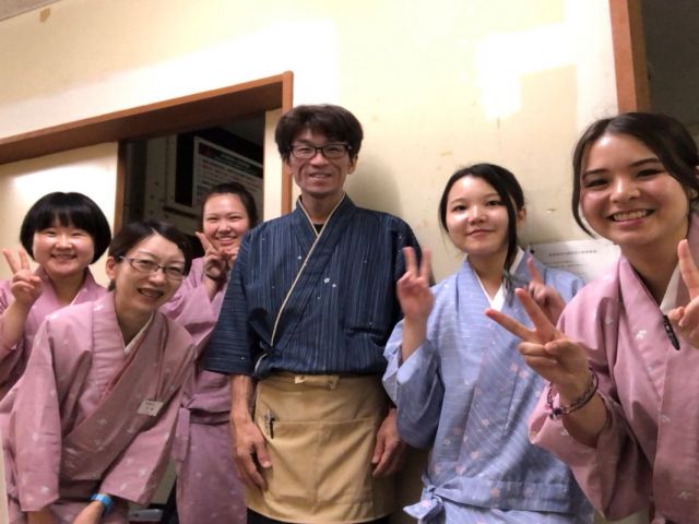 年齢層は幅広く交流ができる職場です！！