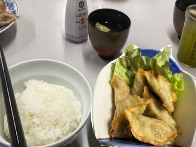 まかないの一例となります！ごはんは自由によそっていただく形となります。