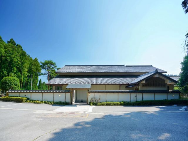 大自然の中の複合リゾート施設でのお仕事です♪