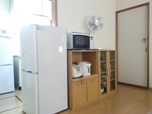 寮内の家具や家電など一通り揃っておりますのでご安心を！