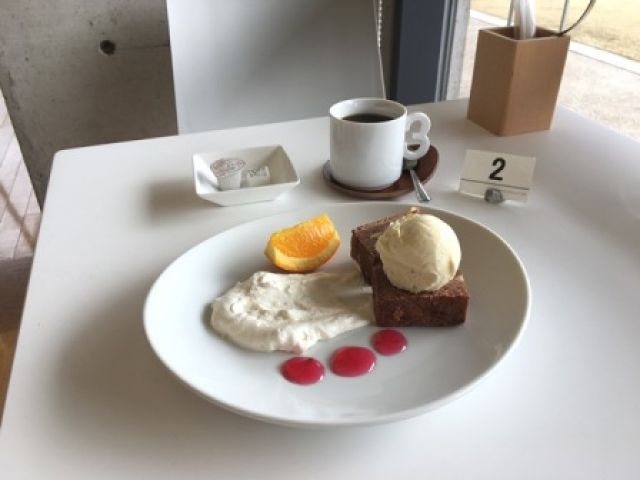 カフェのオープニングスタッフ☆
英語・韓国語・中国語など語学が活かせます！