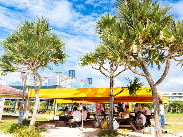 那覇空港から車で20分の好立地！沖縄リゾバで決まり！休日は那覇までバスですぐ行けますよ♪