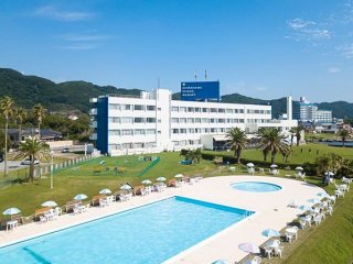 ≪目の前海×毎日温泉入浴可♪≫幅広い世代のスタッフが優しく迎えてくれる環境良好な職場です！