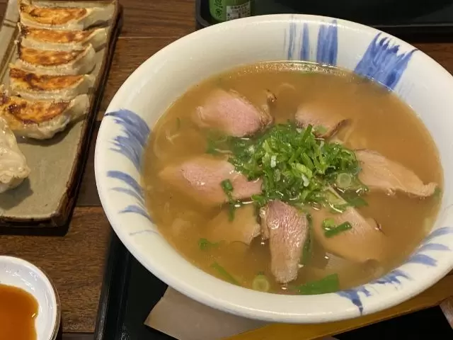 周辺には多くの観光名所があり、散歩するだけでも楽しいですよ。