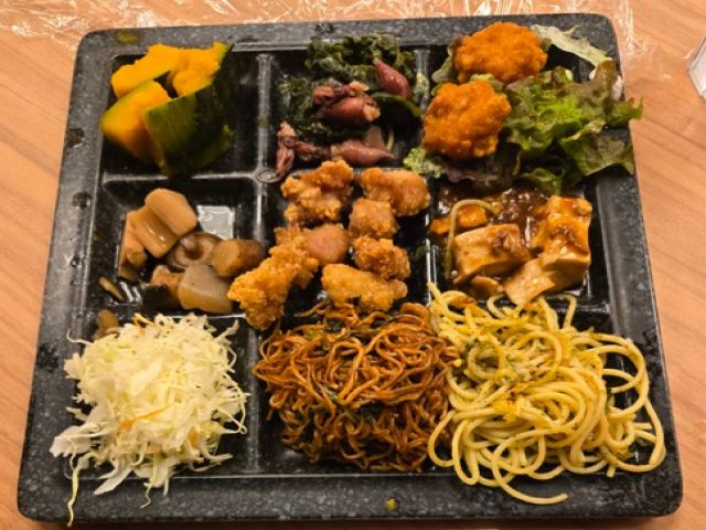 ～夜はバイキングの残りを召し上がっていただきます～
美味しいと評判です！！