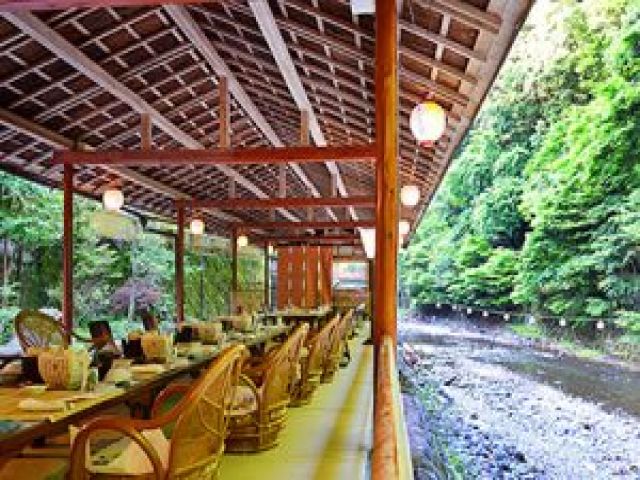 川床での珍しい勤務体験をぜひ！！