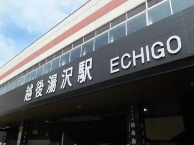 駅まで徒歩３分の好立地!!目の前はコンビニで駅中には飲食店や薬局も近くにありますよ!