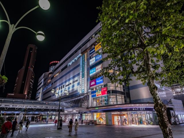 最寄り駅は新幹線も停まる大きな駅！駅まで行けば何でも揃います！