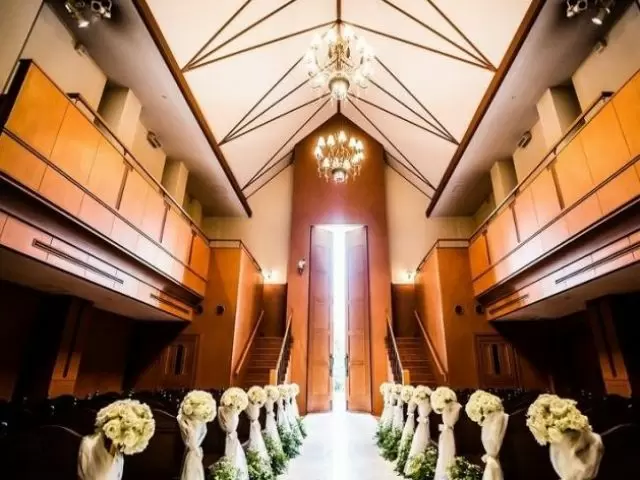 ～ホテル内には結婚式場やおしゃれなレストラン～
働きながら幸せな瞬間も目撃することも…