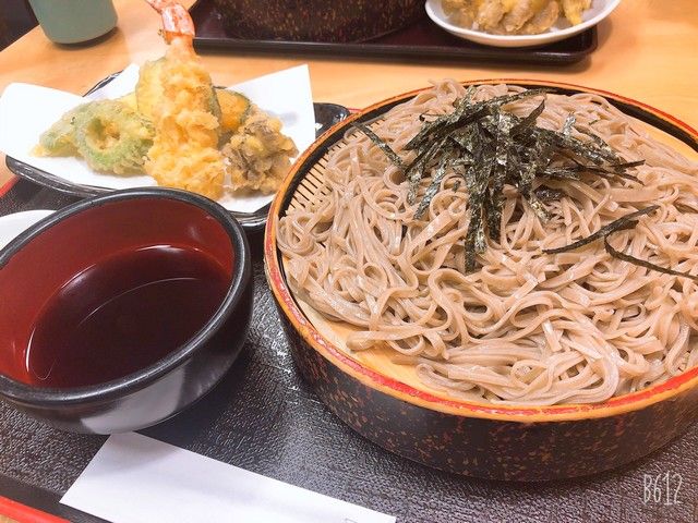 温泉街には美味しい蕎麦屋が多数☆彡長野県はそばが有名なのでぜひ食べてみてください!!