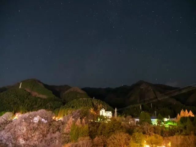 空気が澄んでいる日はこんな星空が見えるかも…？