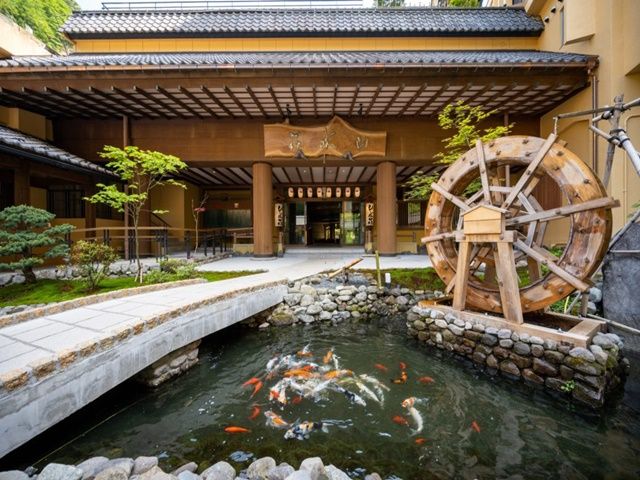 玄関前から心躍る外観！