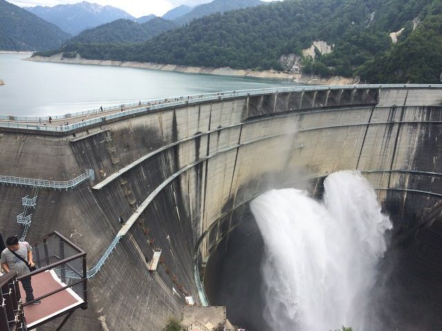 黒部ダムのまでバスで行けちゃいますよ～☆