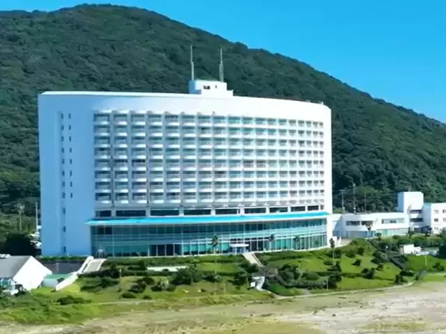 海が目の前のホテル！！
散歩をするだけでも気持ちいい伊良湖♪