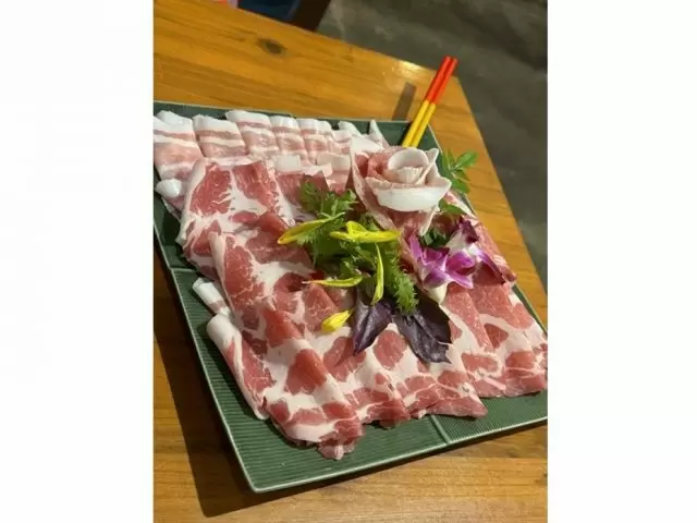 県内で飲食店を複数展開している企業のしゃぶしゃぶ店です♪