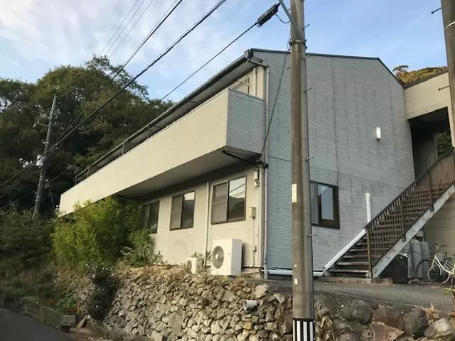 寮は徒歩5分程の所にあります！個室寮です！