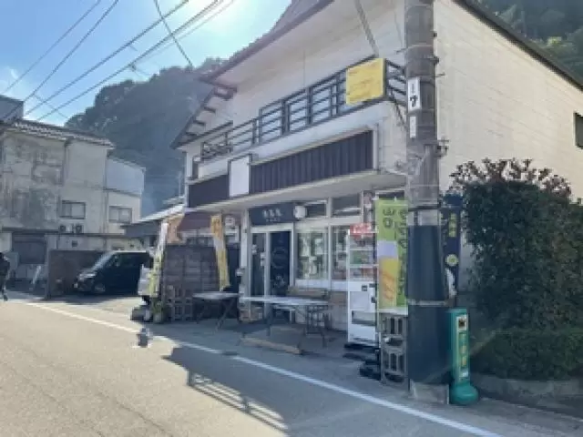 もちろんコンビニ風商店も有ります！！
