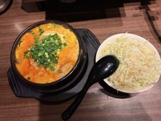 美味しい賄いつき！現地スタッフからも好評です♪