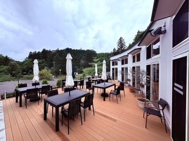 夕方、夜に勤務いただくフードコート施設のテラス席です！