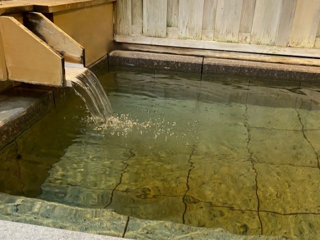 敷地内には温泉施設があり、ご入浴いただけます！