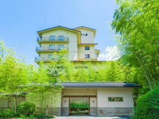 【人気温泉地でお仕事】鬼怒川にある旅館で接客のお仕事！Wi-Fi完備の個室寮です♪