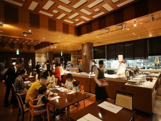 こんな感じのレストラン会場での勤務です。
カップル同室・友人同士も歓迎です♪