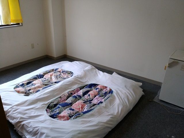 寮写真です。カップル同室でご案内できます。