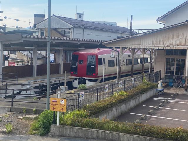湯田中駅まで足を延ばすとコンビニやドラッグストア、飲食店が立ち並びます♪