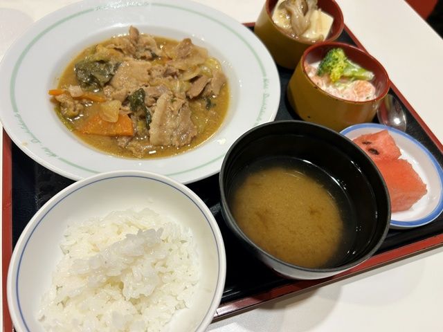 【賄い】ボリューム満点で美味しいと好評！通常メニューにプラスカレーも食べれます！