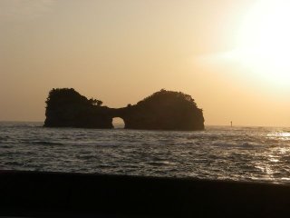 【白浜・フロント案件】生活便利！目の前にはビーチが広がる環境です。
