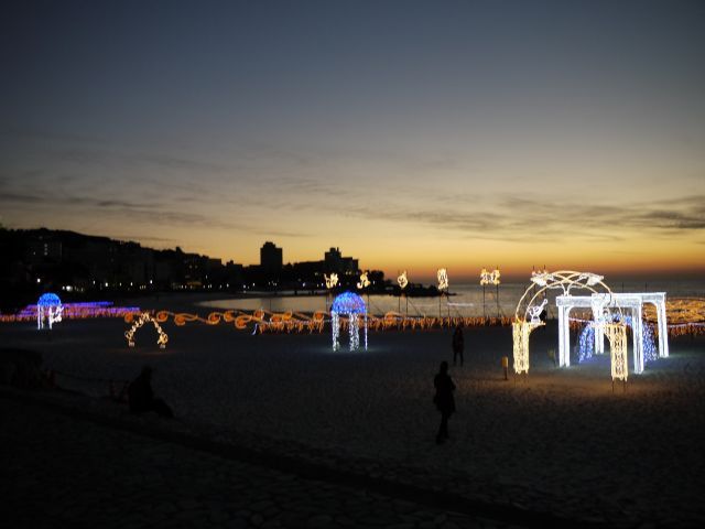 夕暮れ時のビーチも幻想的ですよね。