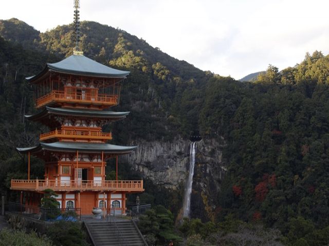観光名所の「那智の滝」
