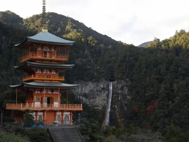観光名所の「那智の滝」