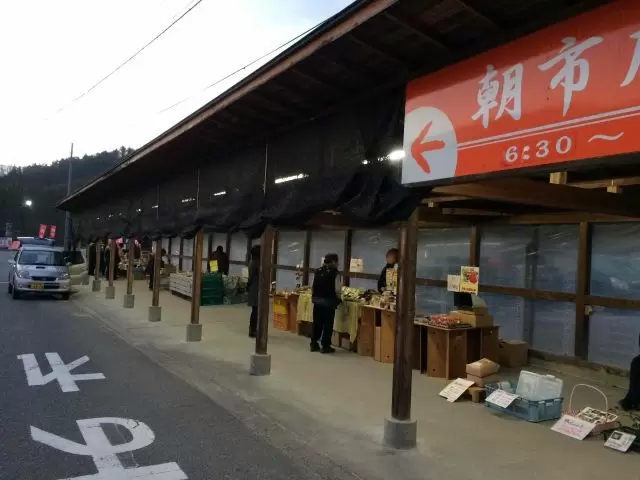 朝市が毎日開催されているので、観光気分も味わえます！
