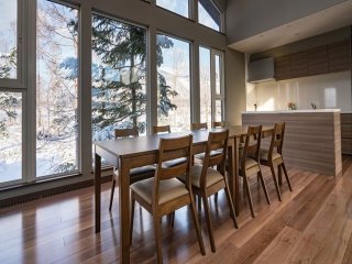 ＼大人気エリア☆ニセコ／北海道最高クラスの高時給!!!寮は市街地で生活には困りません♪