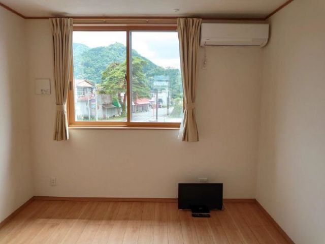 新しく綺麗な寮に入れます！バス・トイレ別、室内洗濯機完備！もちろんWi-Fiも使えます♪