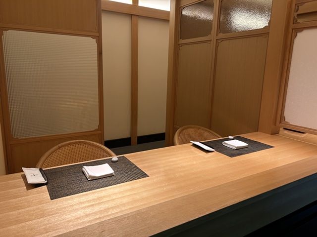 担当の卓は2.3席です！