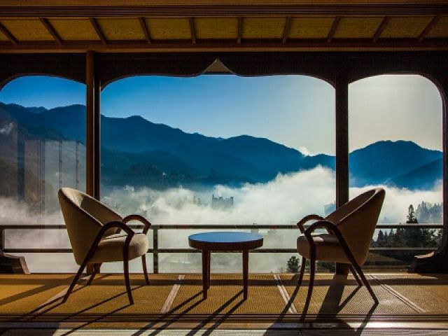 【月収30万以上】高級旅館でしっかり稼ぐ◆人間関係も安定、延長スタッフも多いです!!