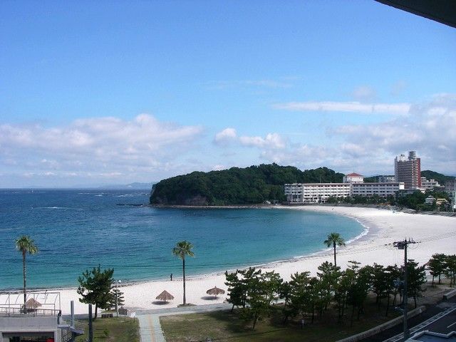 白砂が広がる白良浜海水浴場