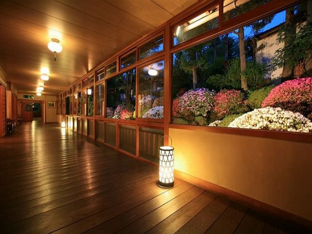 館内はレトロチックでどこか懐かしい気持ちになります。