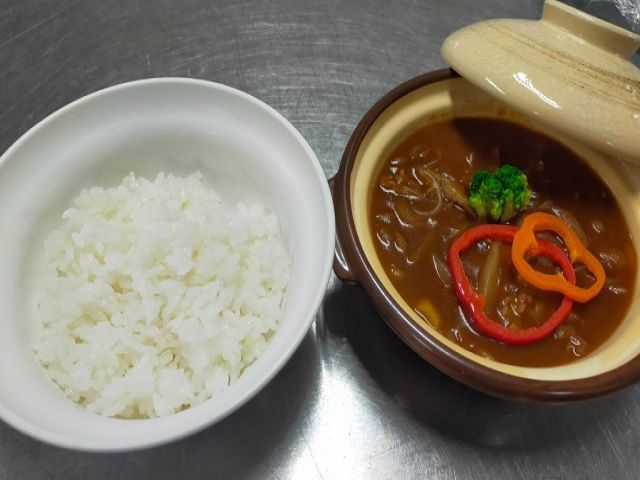 夜ご飯の賄いです。美味しいと評判ですよ～☆