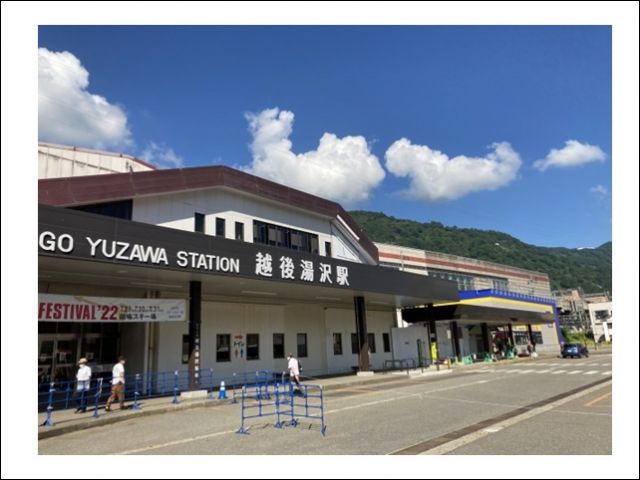 駅前には足湯もあります～!!
お休みの日にのんびりするのもありですね!!