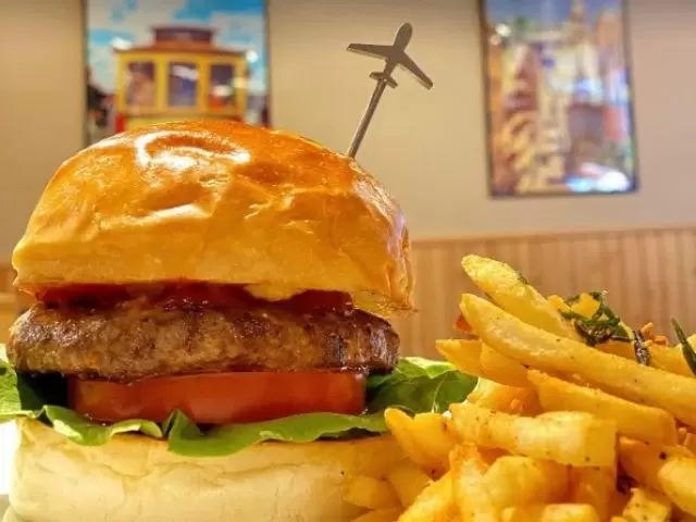 宮古島発祥のハンバーガー屋さんでのお仕事！