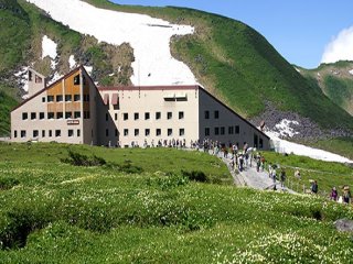 シーズンも残りわずか！立山エリアでのお仕事は秋までなのでこの機を逃さないようご注意！！