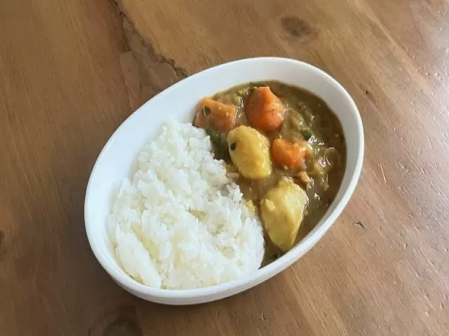 カレーなどの軽食の販売です！